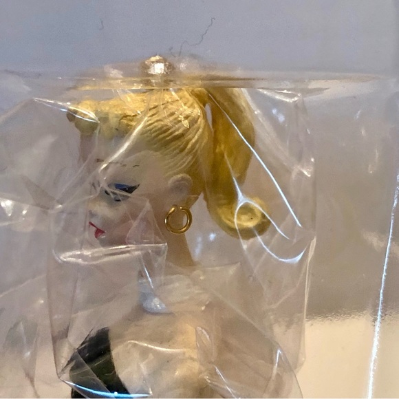 Barbie Collector’s Series Vintage Hallmark Keepsake Ornament in Original in Box - Picture 13 of 14